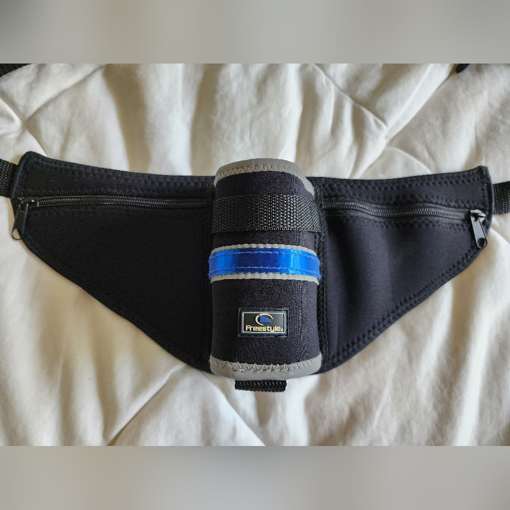 Waist water holder with two zippers. Freestyle brand.